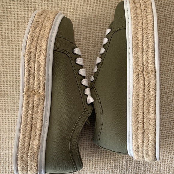Authentic Prada platform sneakers in army green - Picture 8 of 9